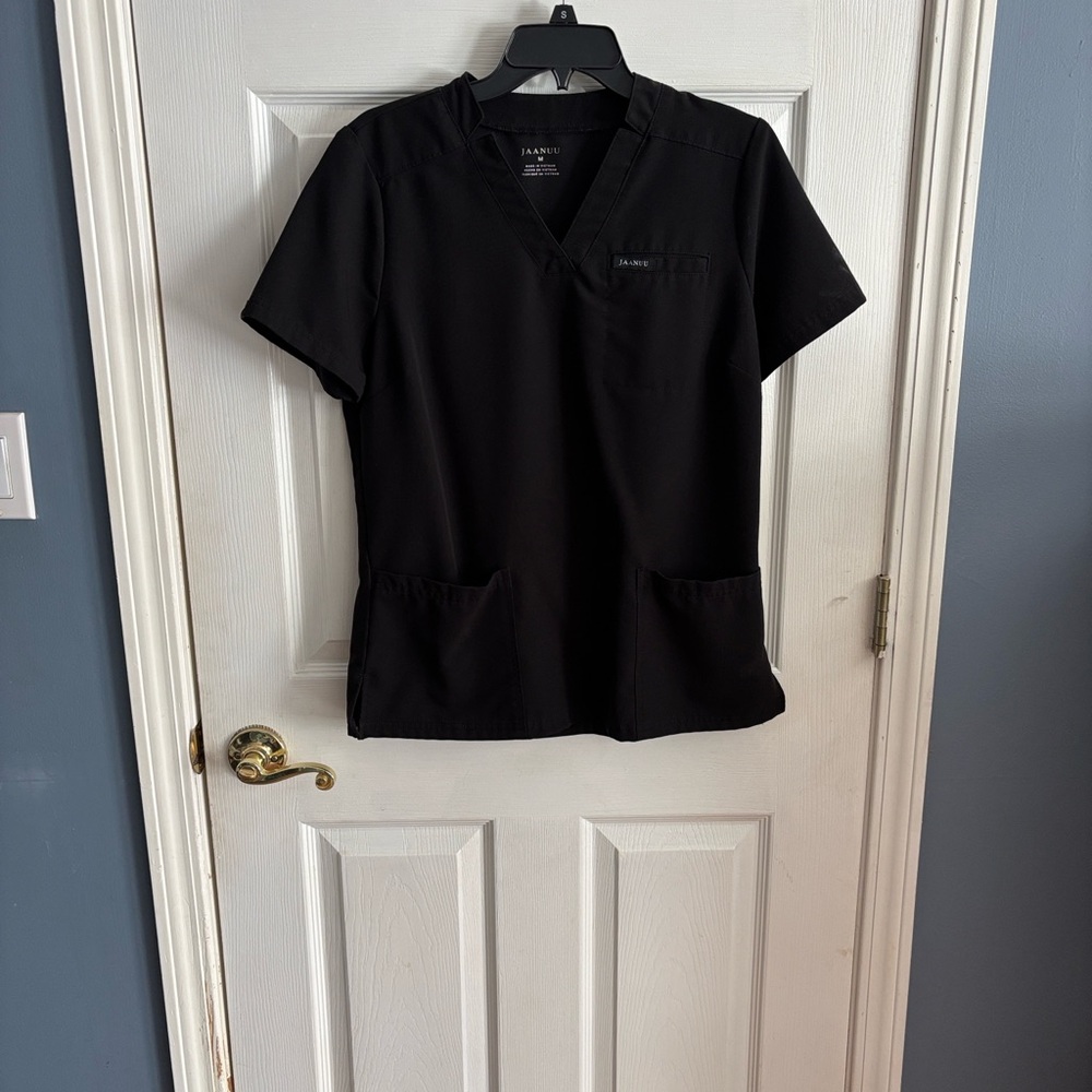 Jaanuu Women’s Black 3-Pocket V-Neck Scrub Top